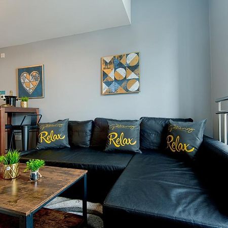 The Eistedfod Penthouse - Berwyn House Apartment เร็กซ์แฮม ภายนอก รูปภาพ