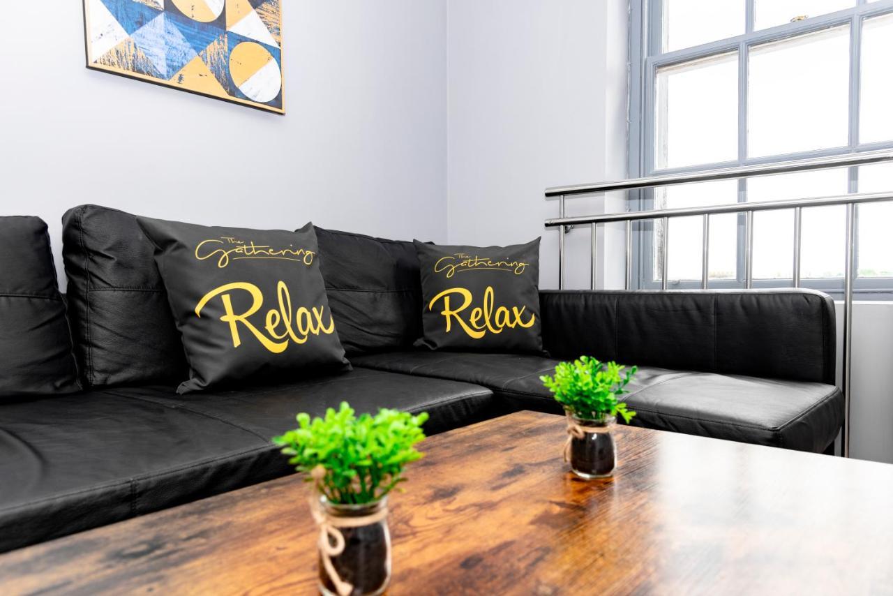 The Eistedfod Penthouse - Berwyn House Apartment เร็กซ์แฮม ภายนอก รูปภาพ