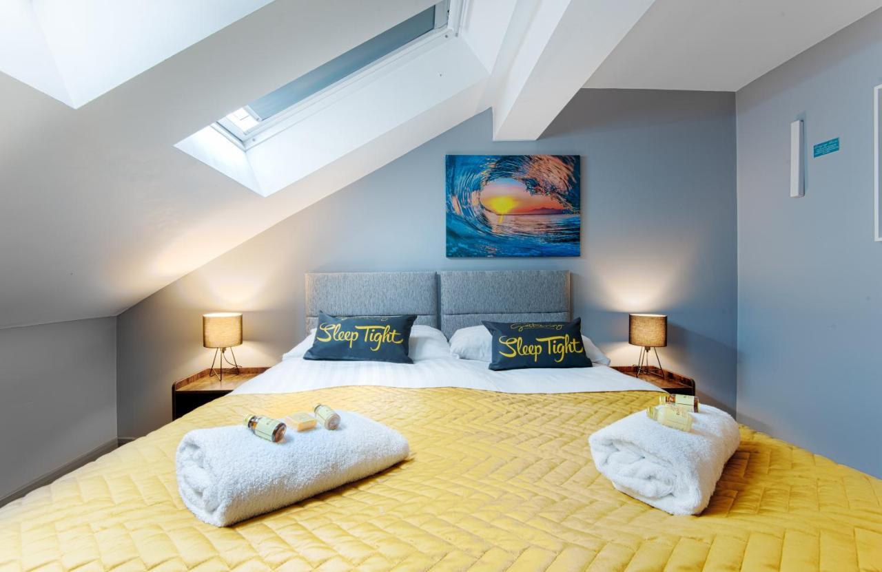 The Eistedfod Penthouse - Berwyn House Apartment เร็กซ์แฮม ภายนอก รูปภาพ