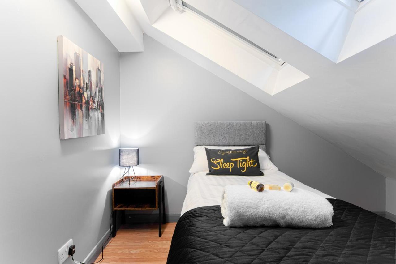 The Eistedfod Penthouse - Berwyn House Apartment เร็กซ์แฮม ภายนอก รูปภาพ